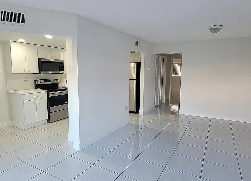 1st image of 14211 Kendale Lakes Cir