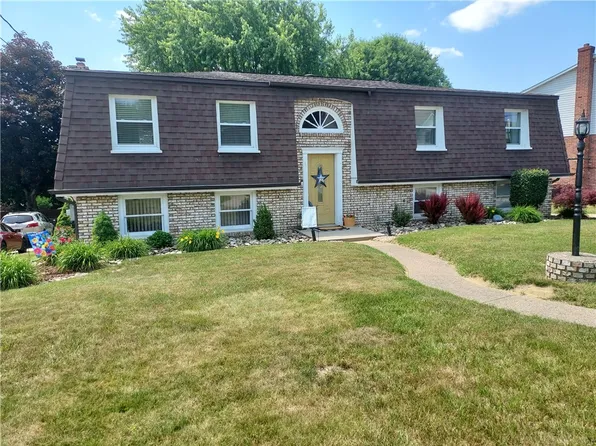 111 Cortland Dr, New Stanton, PA 15672