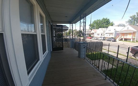 3rd image of 5748 S Damen Ave