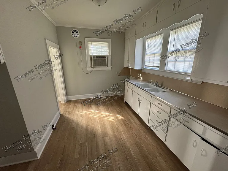 823 Western Ave — Photo 13