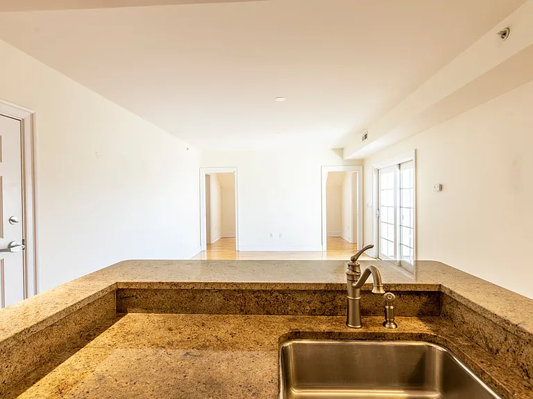 1001 Market St E #10 — Photo 24
