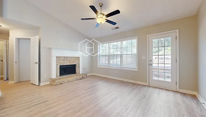 141 Greystone Cir — Photo 2