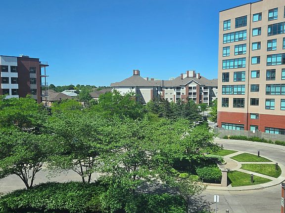 4th image of 90 Scottfield Dr #319