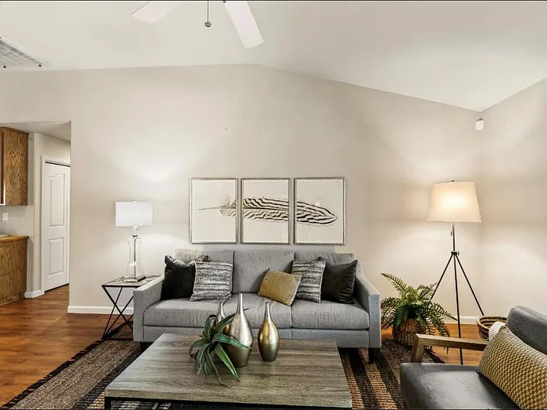 687 Morgan Ranch Dr — Photo 15