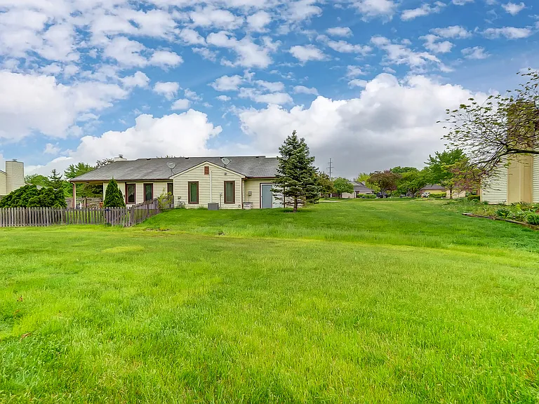 10610 Wood Flower Ct — Photo 32