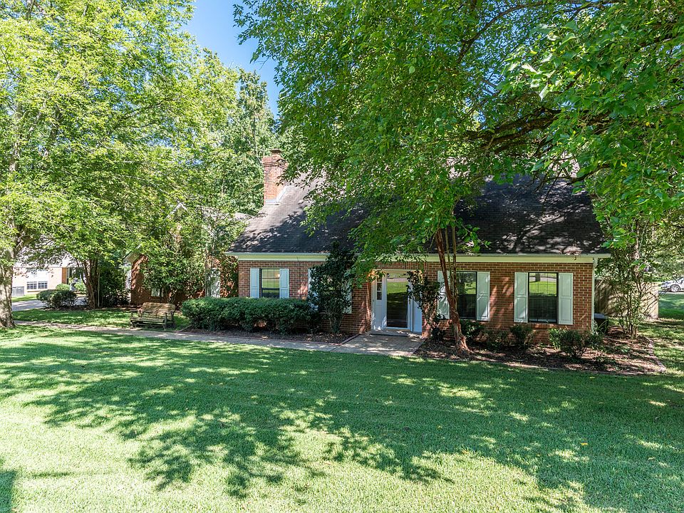 1st image of 200 Willow Bend Dr