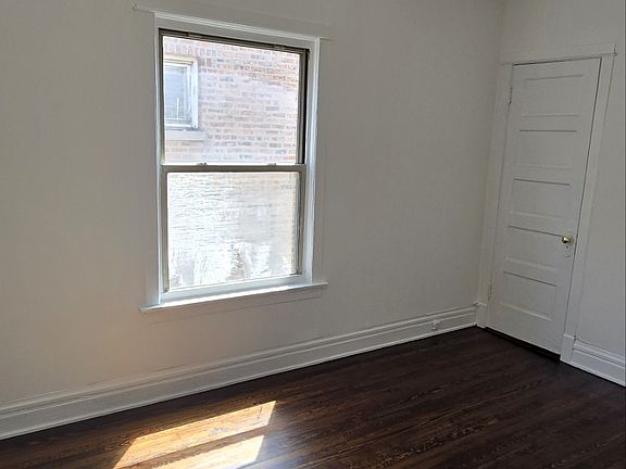5th image of 2745 W Belmont Ave Unit 2