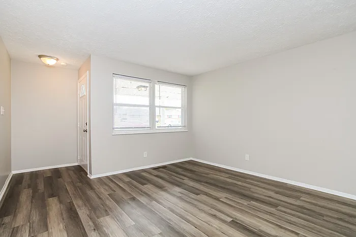 4 bed, 2.0 bath, 1323 sqft, $1,895 — Photo 3