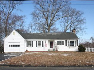 47 Hemlock Dr, Deep River, CT 06417