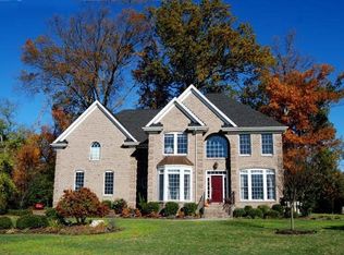 100 Water Pointe Ln, Smithfield, VA 23430