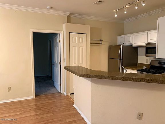3rd image of 13810 N Sutton Park Dr #216