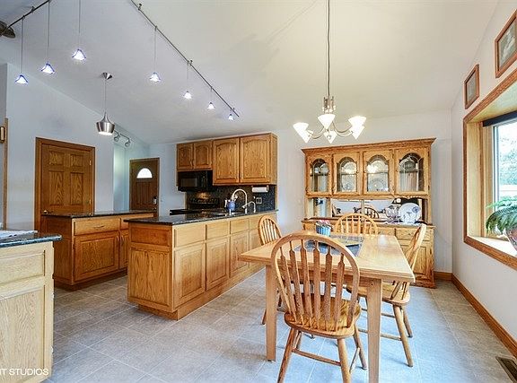 3rd image of 26878 N Oakdale Ln