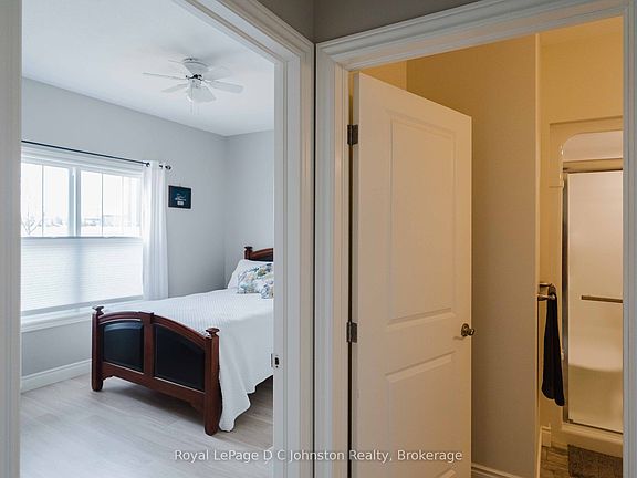 4th image of 1062 Waterloo St