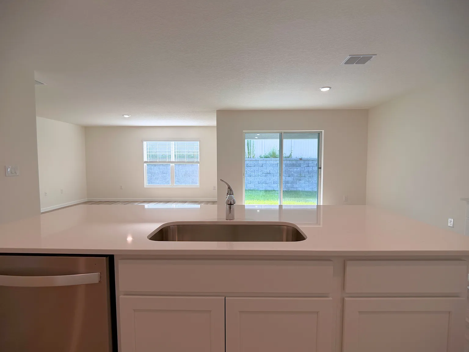 4 bed, 1828 sqft, $2,250 — Photo 3