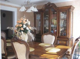 1053 Carlls Straight Path, Dix Hills, NY 11746
