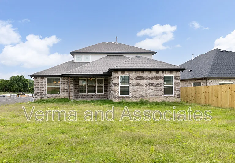 1121 Whistler St — Photo 4