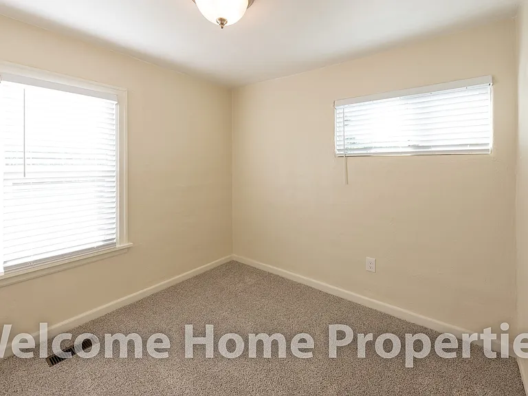 309 SW 6th St — Photo 18