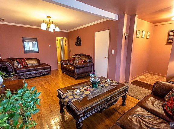 4th image of 415 Clifton Blvd