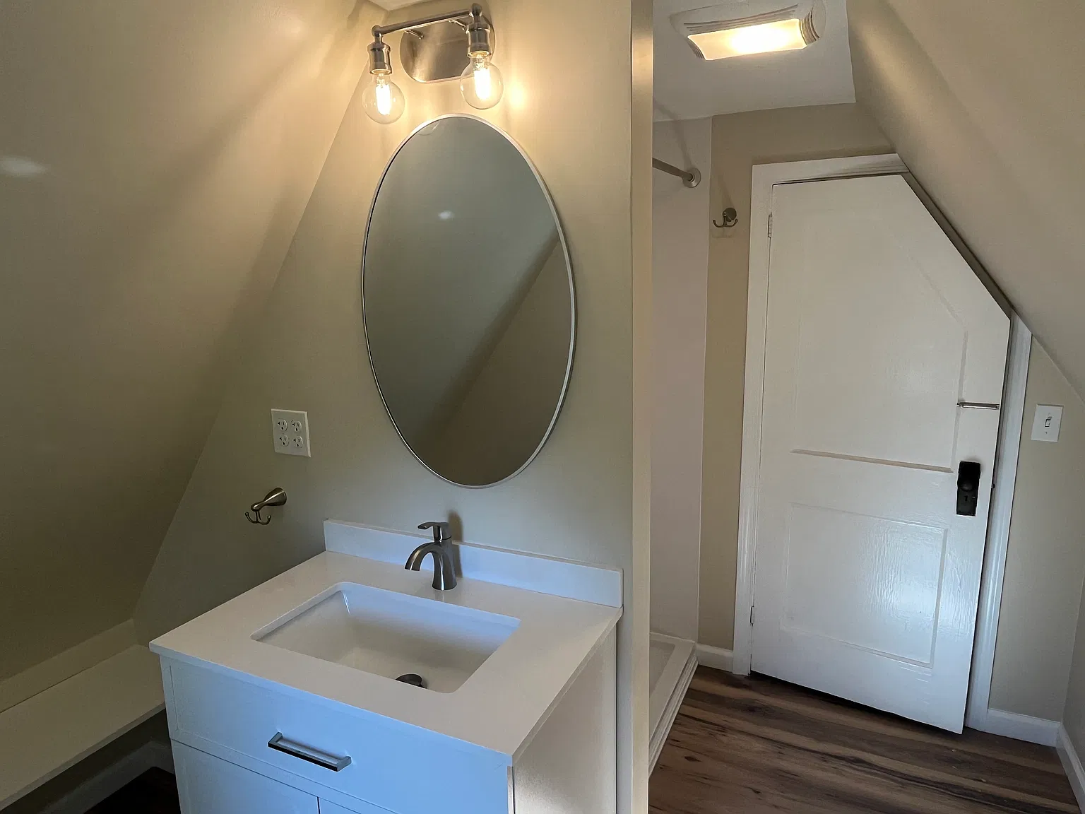 210 N York St — Photo 4