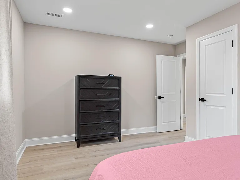8815 Delphine Rd — Photo 18