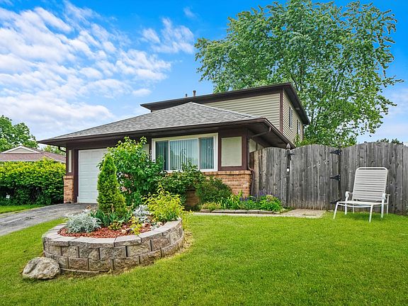 2nd image of 202 Far Hills Dr