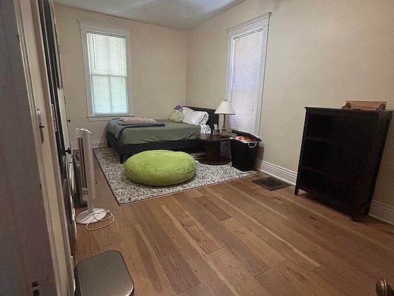 3rd image of 1327 Hepburn Ave