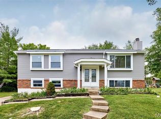 241 Valleyoak Ct, Ballwin, MO 63021