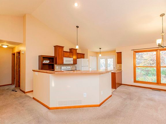 5th image of 52640 Westgate Dr