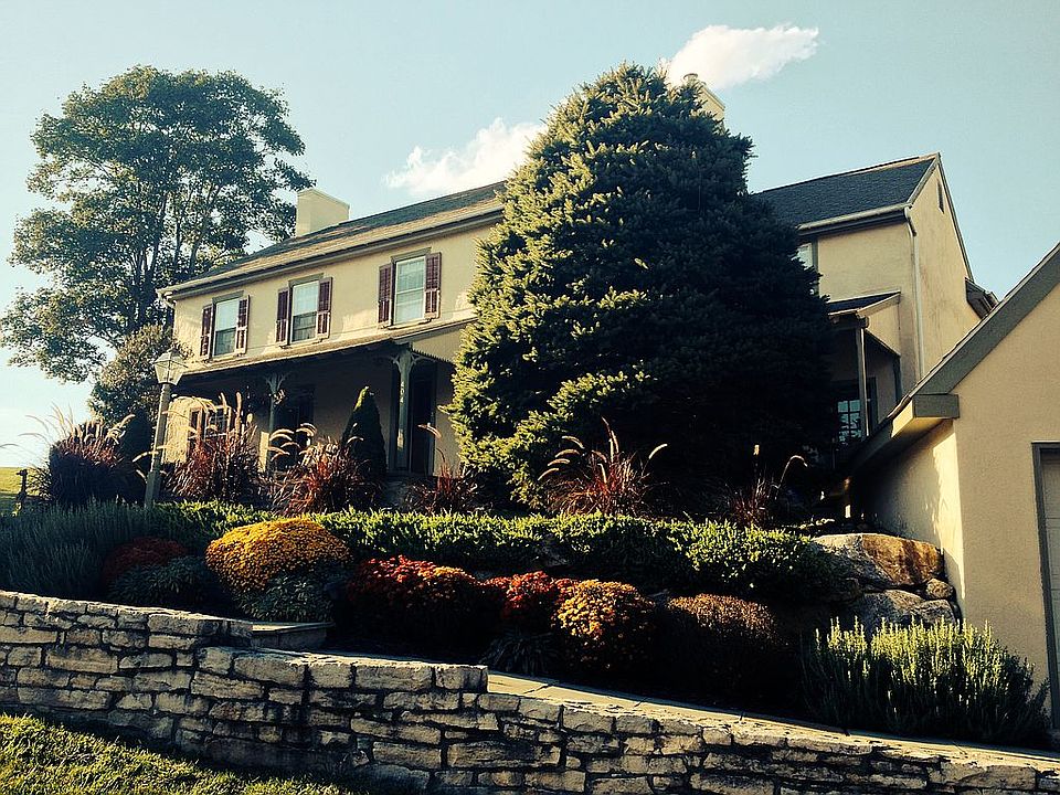 2nd image of 404 Carpenters Cove Ln