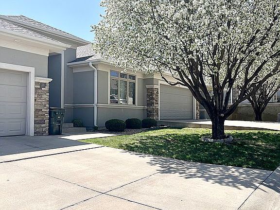 4th image of 1401 Highland Pointe Way