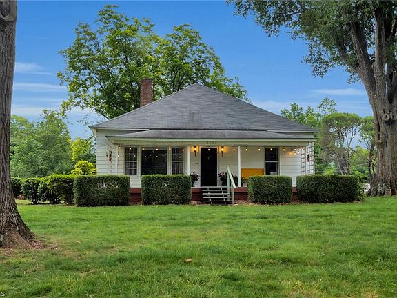 5th image of 2103 N Thomas Ave