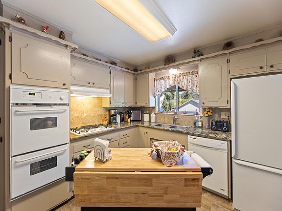 4th image of 13624 Lassen St