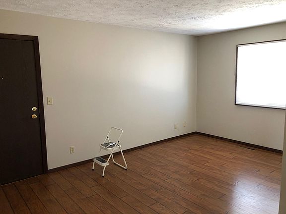 5th image of 621 Kennedy Dr #4