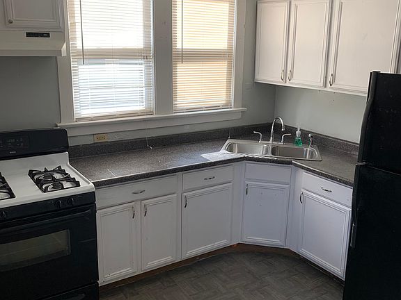 2nd image of 1100 S Oak Park Ave Floor 1