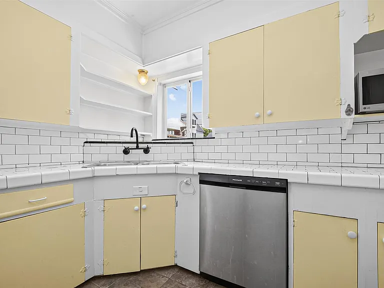 2406 Southgate Blvd — Photo 13