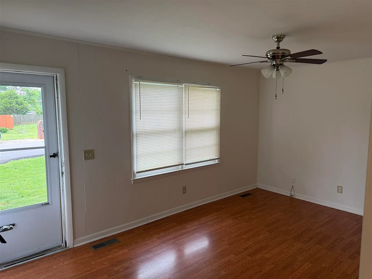 2 bed, 826 sqft, $900 — Photo 3