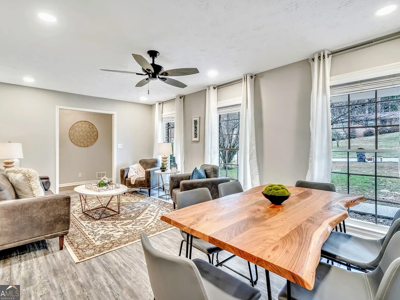 3 bed, 2.0 bath, 100 sqft, $5,400 — Photo 2