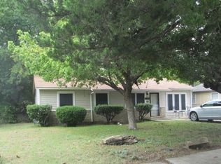 814 Tuskegee St, Grand Prairie, TX 75051