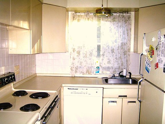 4th image of 5 Delcrest Ct APT 103
