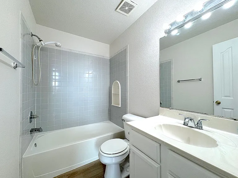 11813 Kings Arms Ct — Photo 14