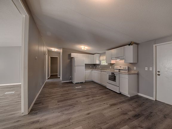 5th image of 401 E Castlewood Dr