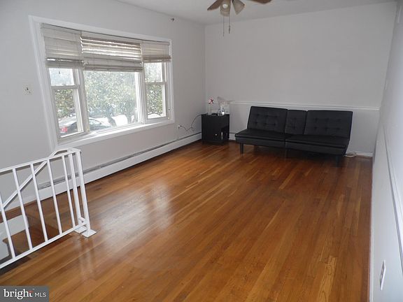2nd image of 15243 Crescent St