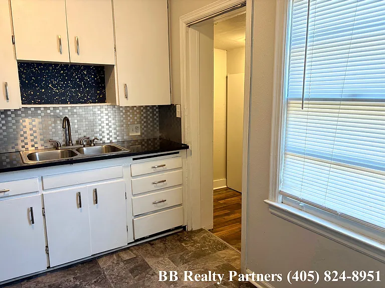 3928 E 2nd St — Photo 5