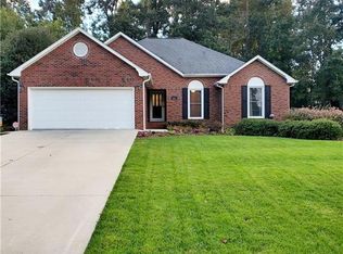 9482 Westridge Dr, Hickory, NC 28601