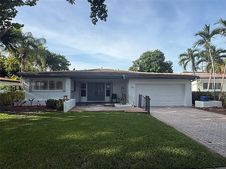 1532 Trillo Ave — Photo 1