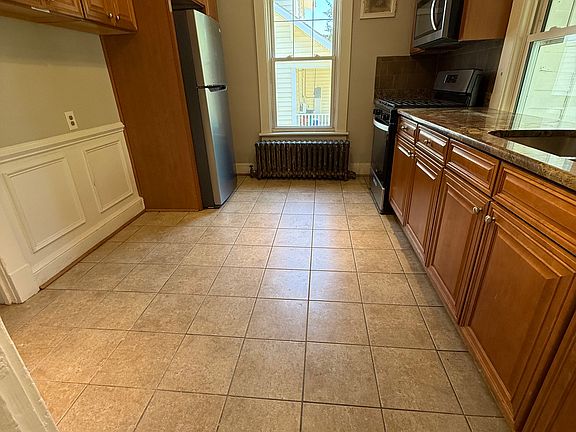 5th image of 1403 Byron St