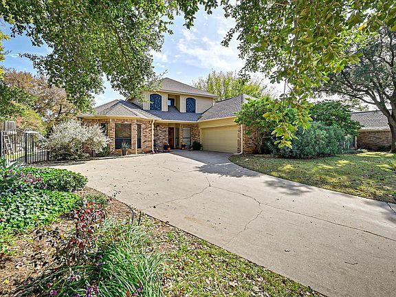 2nd image of 1108 Old Dominion Pl
