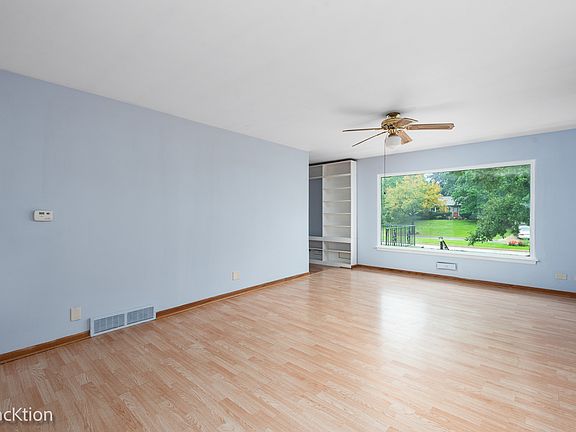 3rd image of 571 Smith Blvd