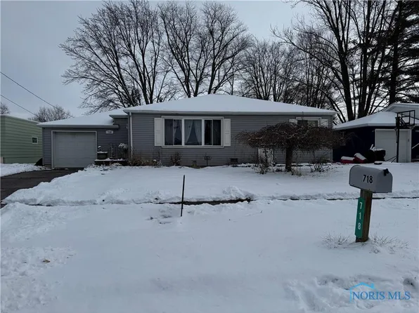 718 Daggett Dr, Napoleon, OH 43545