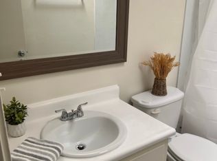 7749 Reseda Blvd APT 32, Reseda, CA 91335